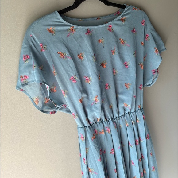 Vera moda size xs Floral Blue Midi Dress, silky lining, Pleated skirt - Picture 2 of 6